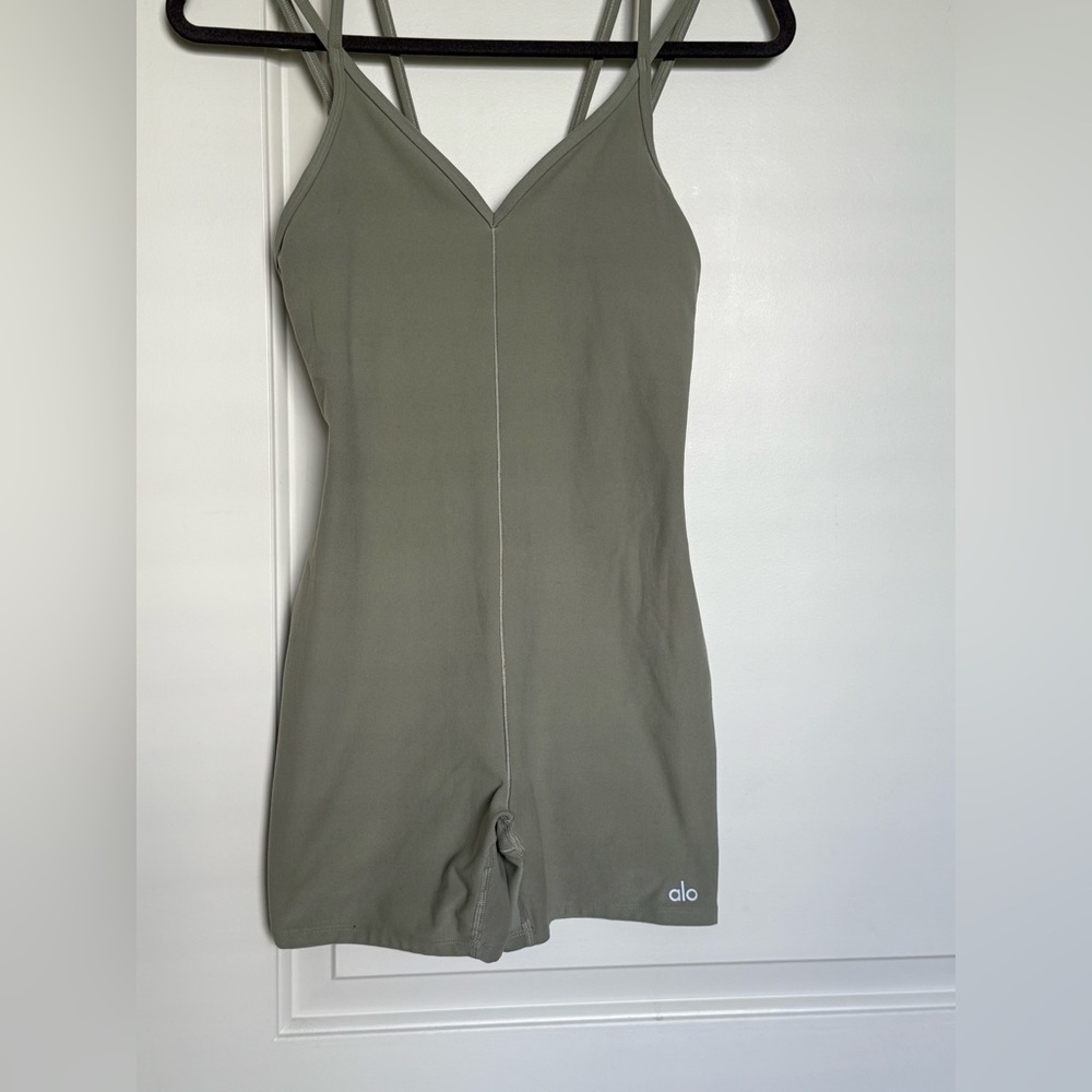 Alo Yoga Alosoft Sunsout Onsie